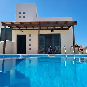 Con Piscina Cerca De Dunas De Сasa de vacaciones